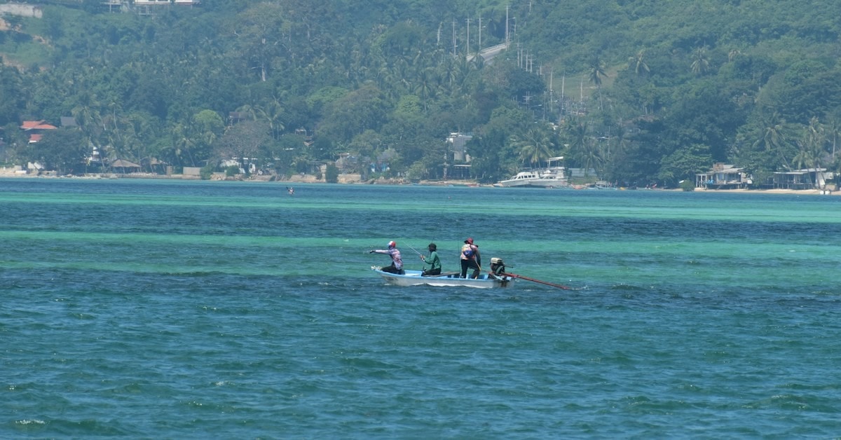Unusual Sight on Koh Samui Police Push Car Out of Gas